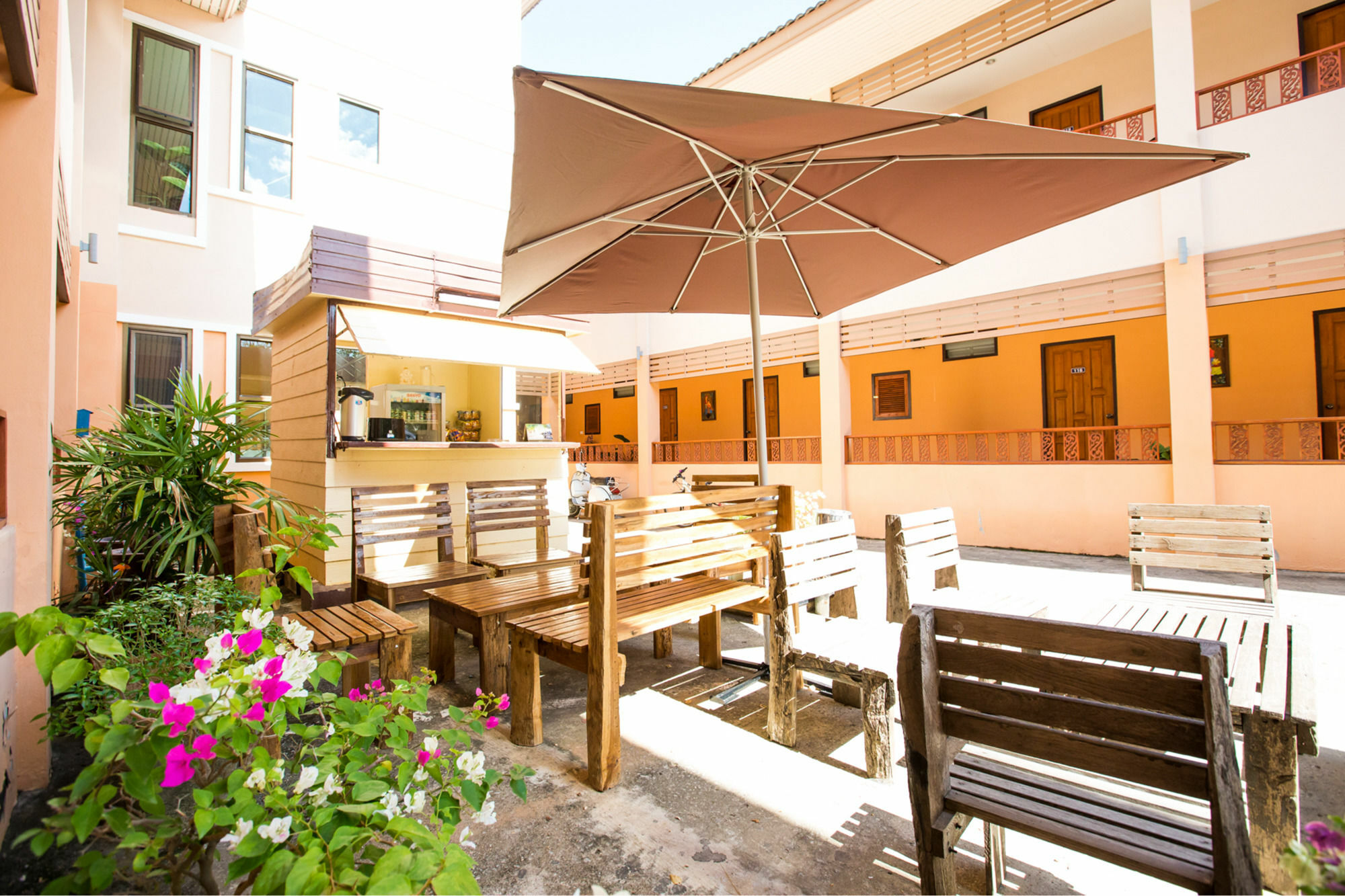 Banlanna Hotel Lampang Ngoại thất bức ảnh